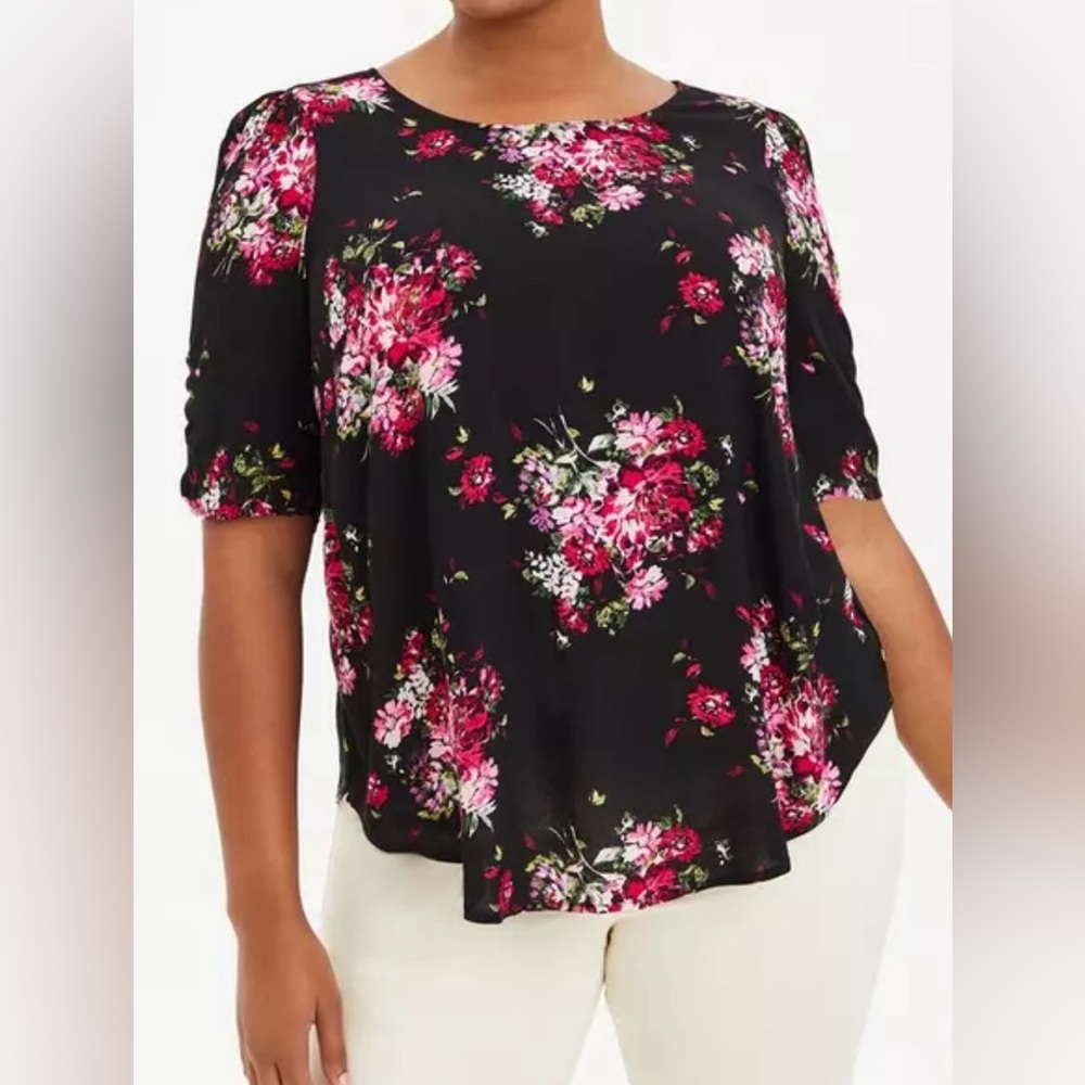 Women’s Plus Torrid Floral Black and Pink Crepe Ruched Sleeve Blouse 4X